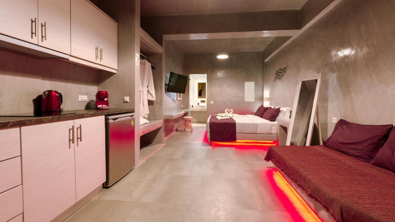 The Muses Of Santorini Private Jacuzzi Suites Vóthon Extérieur photo
